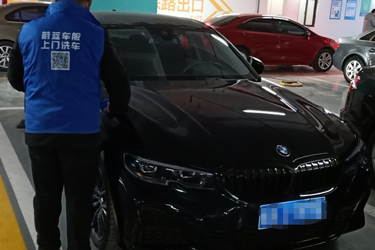 郑州蔚蓝车服上门微水洗车怎么样?线上预约线下上门洗车