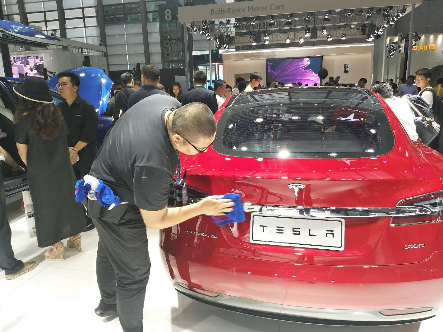 与特斯拉、沃尔沃、凯迪拉克达成合作